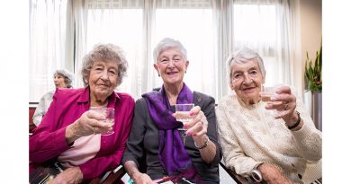 ‘Voyage of the Damned’ Sisters Recognised in New Year’s Honours - Annie M.G. Schmidt et al. sitting posing for the camera - Photograph