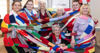 Liverpool Care Home Residents Knit City’s ‘Longest Scarf’