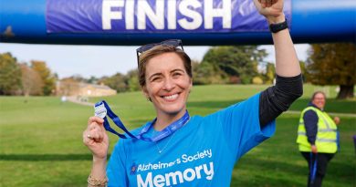 Vicky Mcclure MBE And Over 1,200 Walkers Go The Extra Mile At Alzheimer’s Society’s Memory Walk