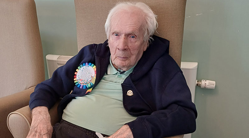 Chesterfield FC Honours 93-Year-Old Former Player On His Birthday