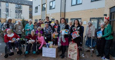 Alex Mayer MP Joins Residents at Thorn Springs Care Home for a Heart-warming Festive Visit