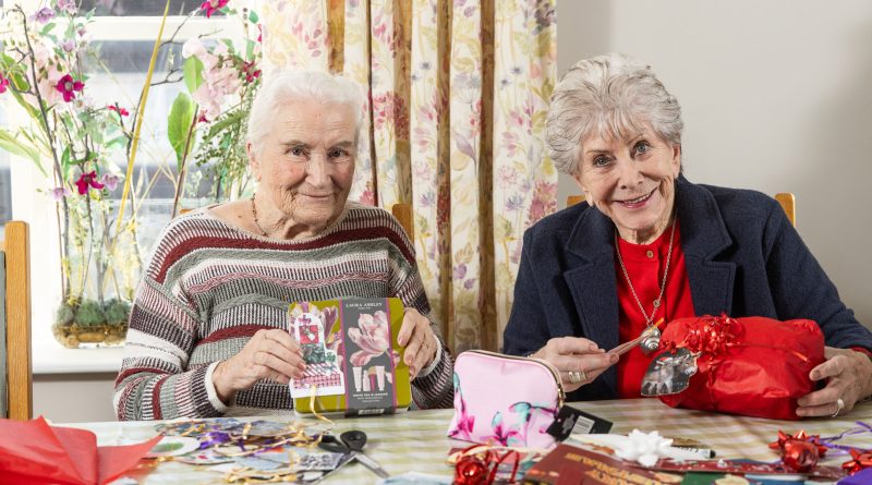 TV’s Valerie Singleton Helps Dorset Care Home Residents ‘Wrap Up’