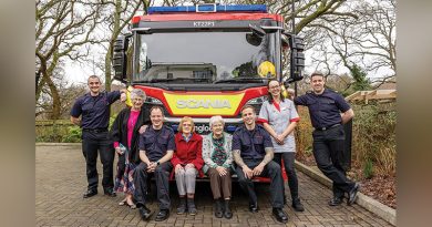 Dorset Firefighters Spend ‘Fascinating’ Day With Care Home Residents