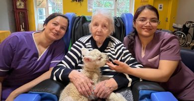 Residents Enjoy Wild Encounter At Bangor Care Home