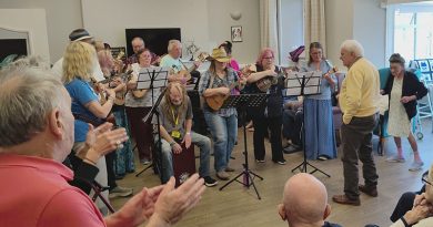 Ilfracombe Ukulele Pluckers bring Musical Afternoon to North Devon Care Home